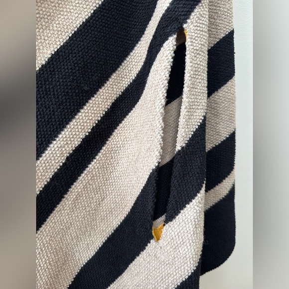 Alice + Olivia Wool Poncho black/tan/gold OS NWT - Picture 13 of 15